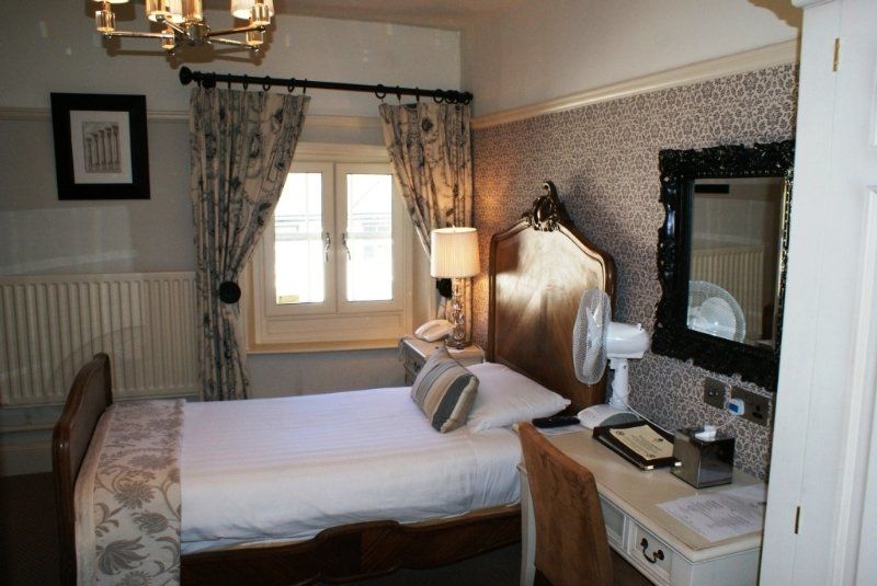 The Royal Oak Hotel, Welshpool, Mid Wales Extérieur photo