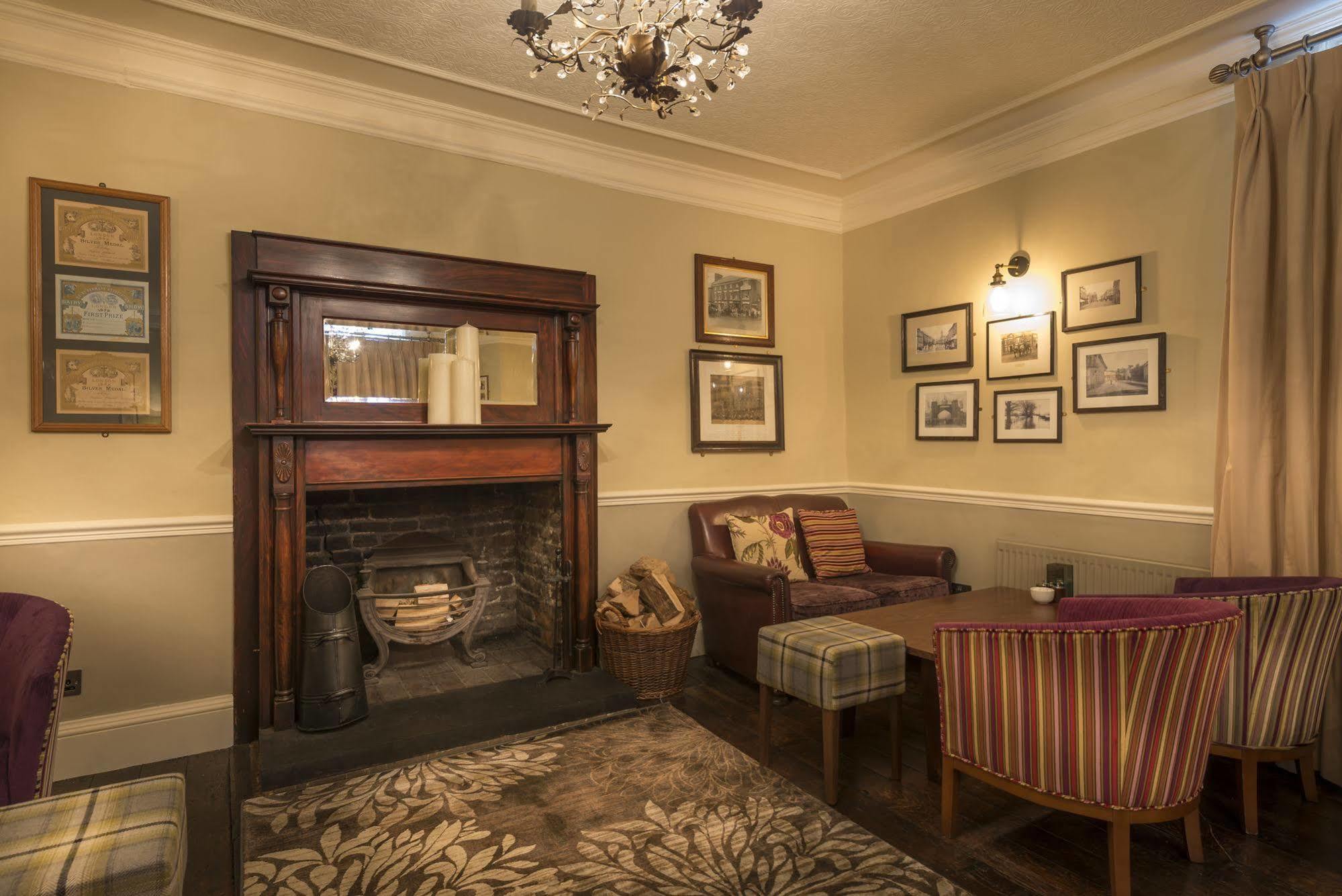 The Royal Oak Hotel, Welshpool, Mid Wales Extérieur photo