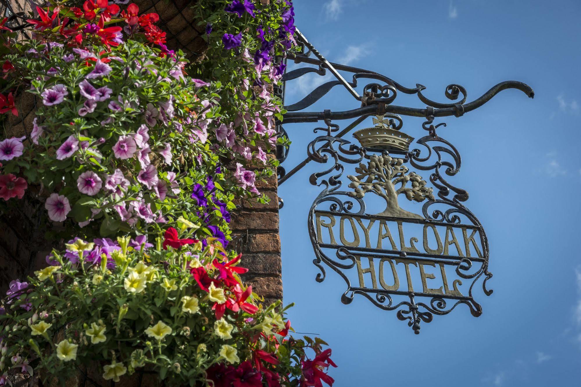 The Royal Oak Hotel, Welshpool, Mid Wales Extérieur photo