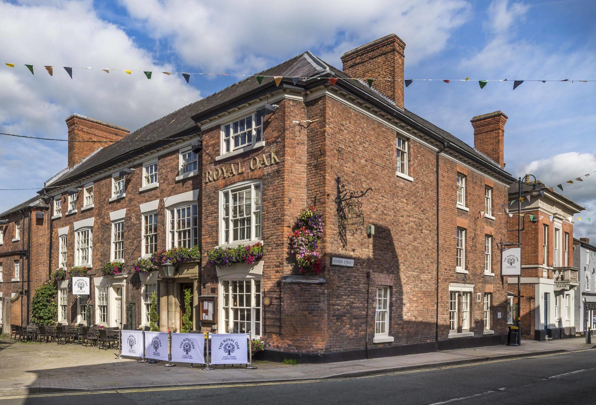 The Royal Oak Hotel, Welshpool, Mid Wales Extérieur photo