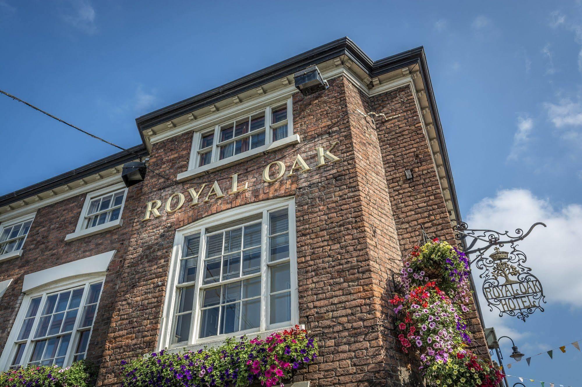 The Royal Oak Hotel, Welshpool, Mid Wales Extérieur photo